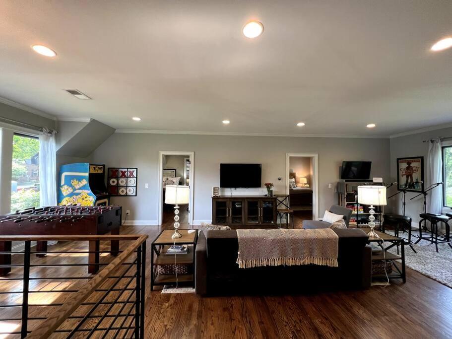 Fancy Free - Stay Where Country Music History Was Made view 5