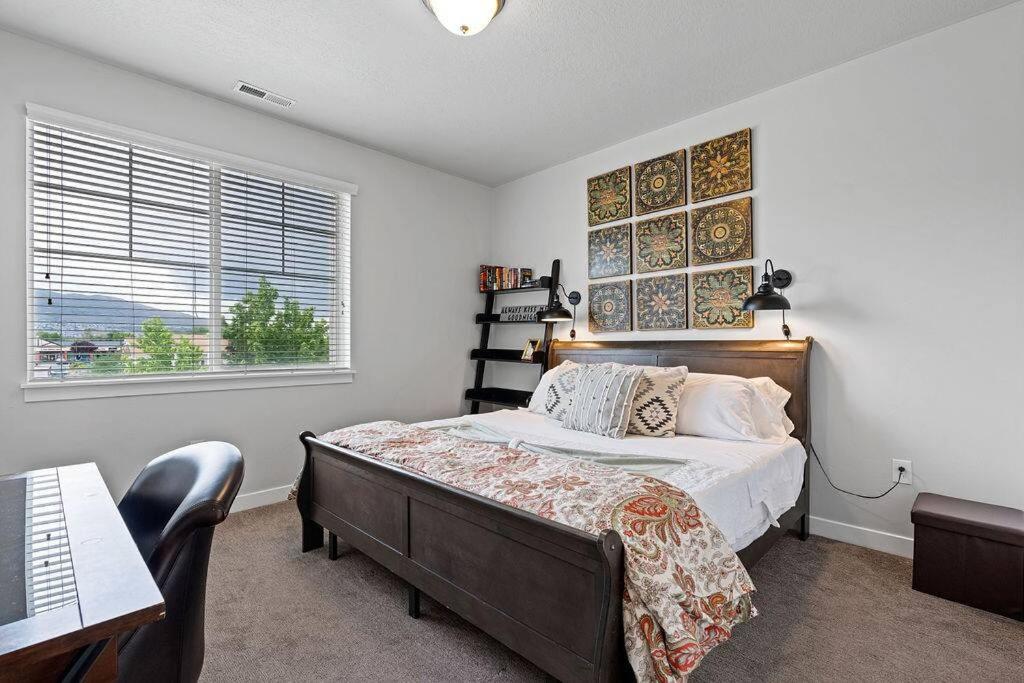 Spacious 2-Story, Pet&Fam Friendly, WFH, Gym&Pool view 5