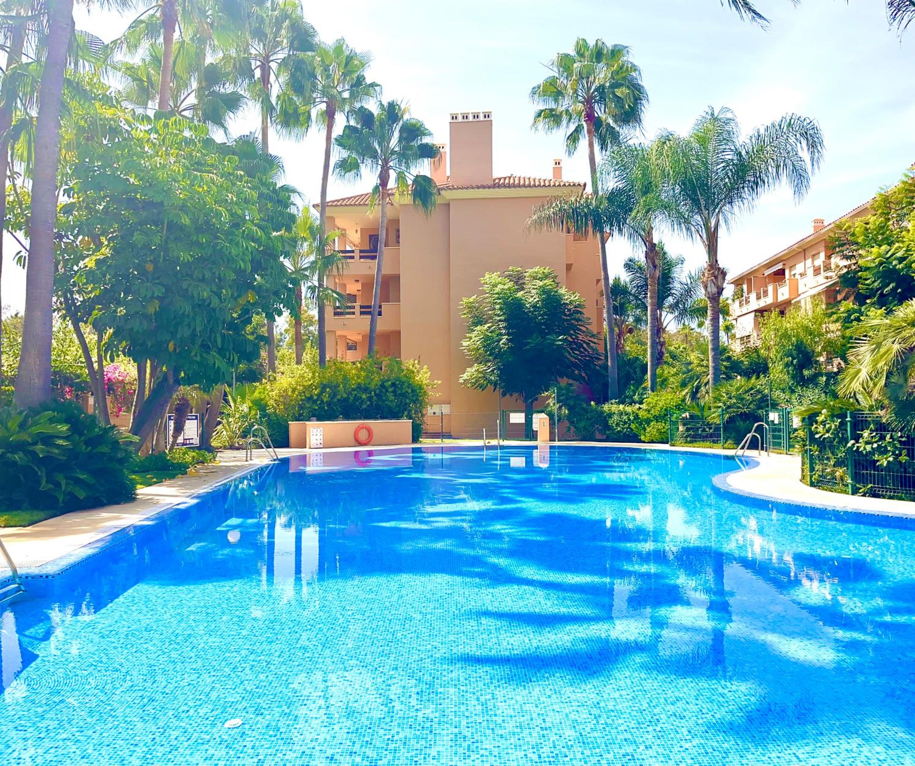 Beach apartment two bedrooms in Cabopino Marbella