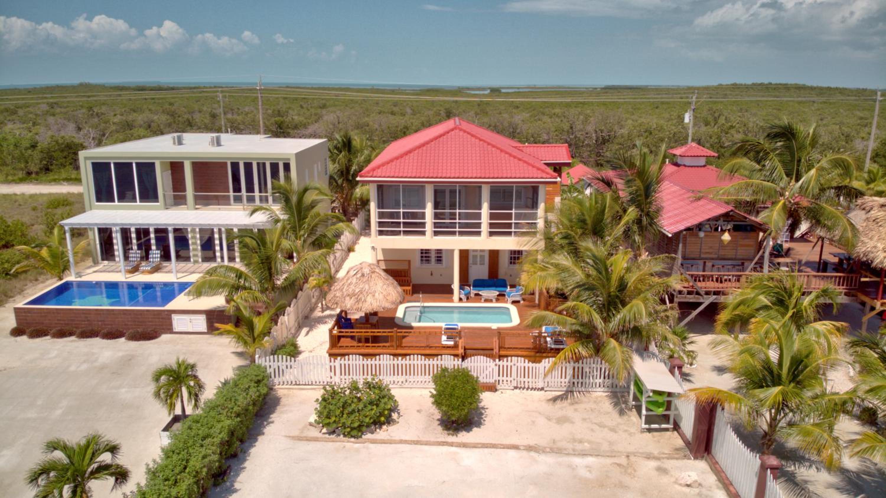 La Perla Azul Beach House with Pool
