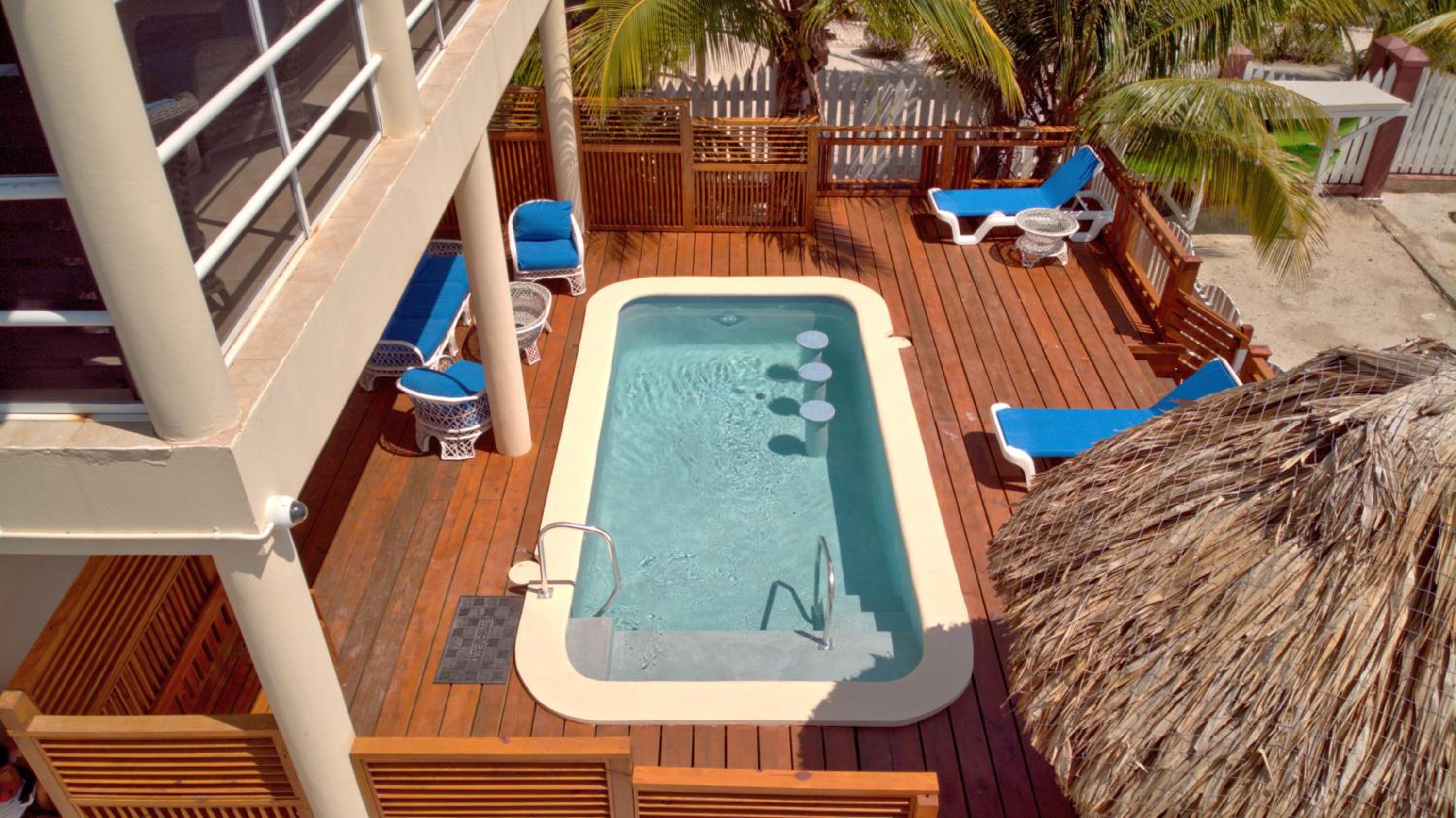 La Perla Azul Beach House with Pool