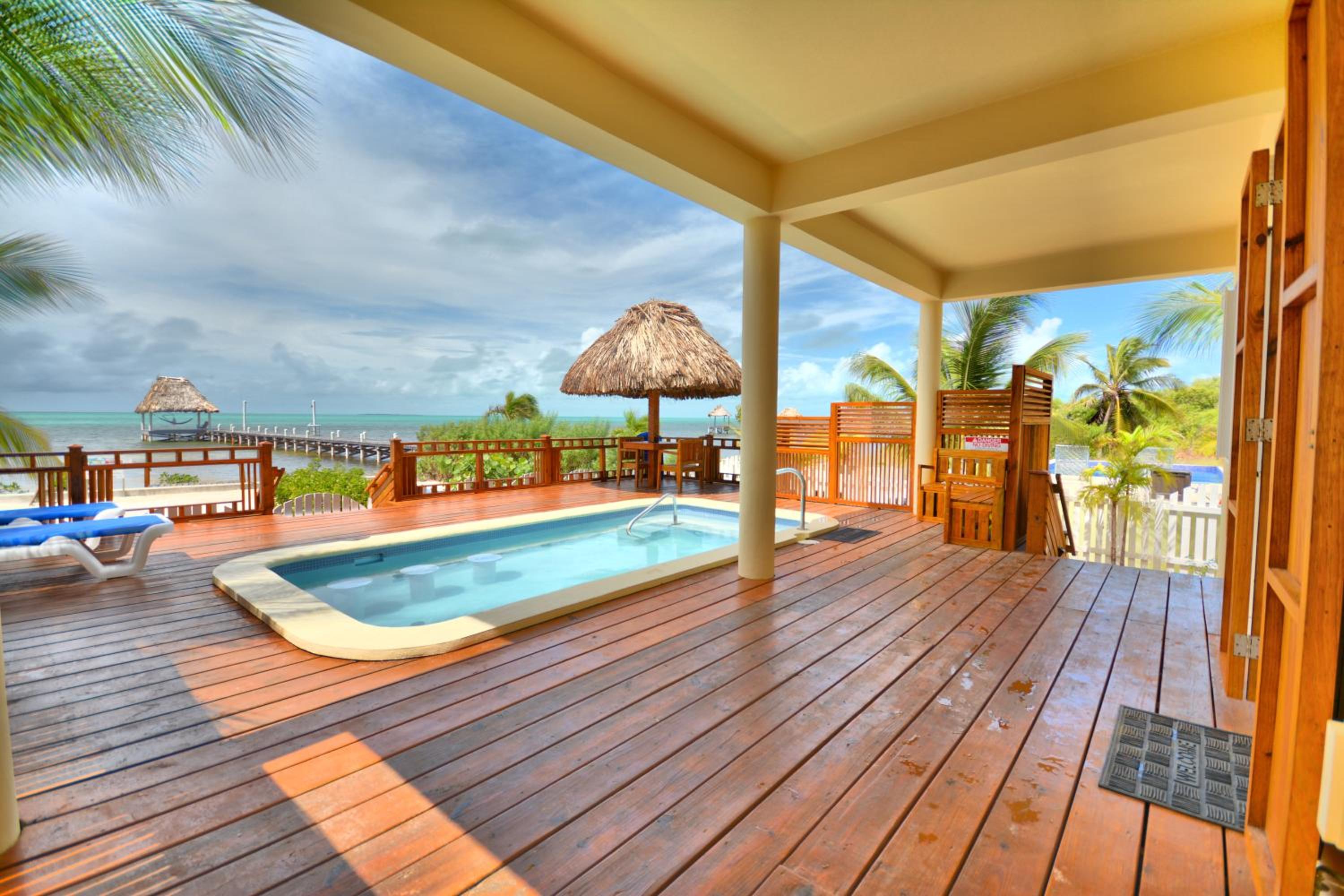 La Perla Azul Beach House with Pool