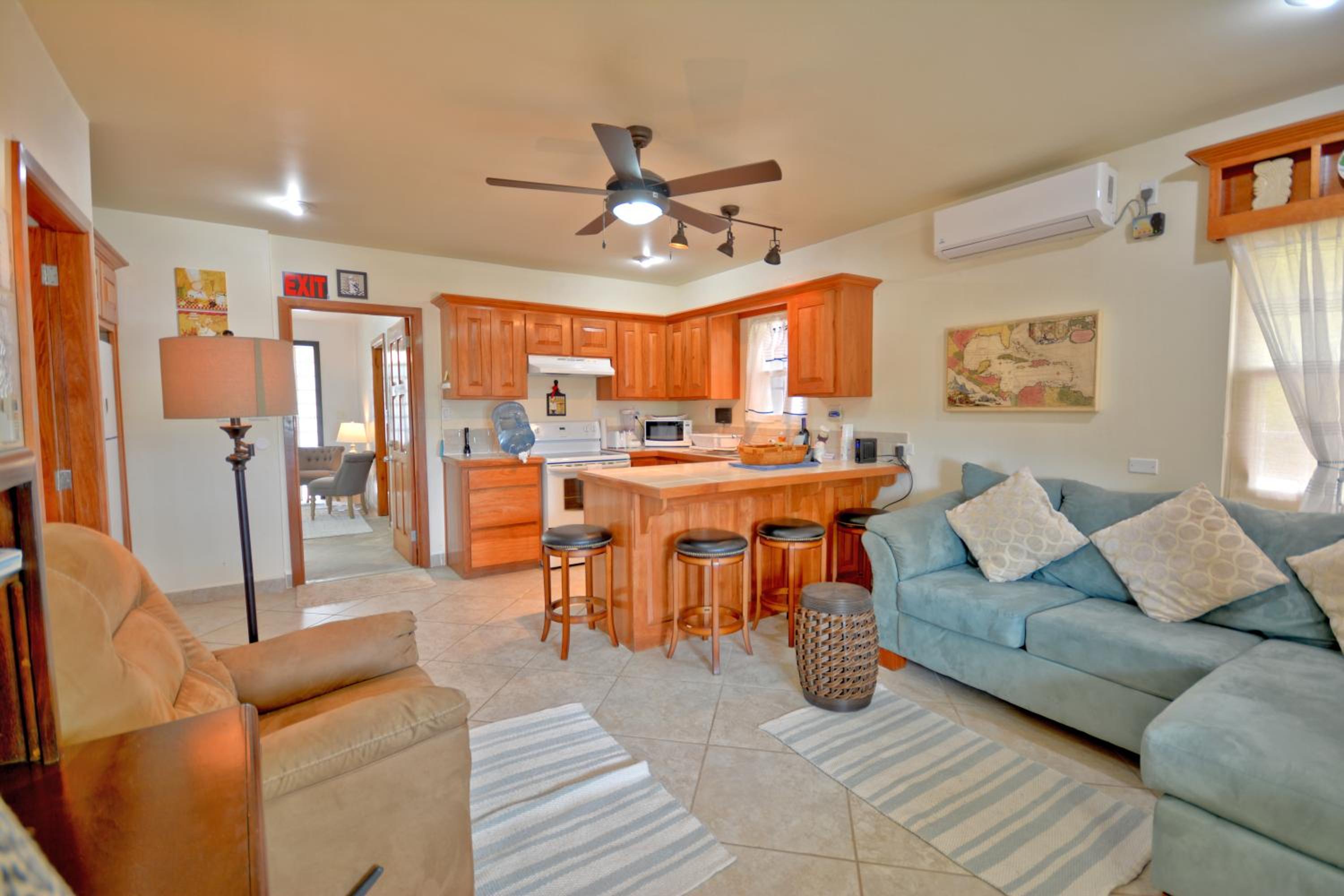 La Perla Azul Beach House with Pool