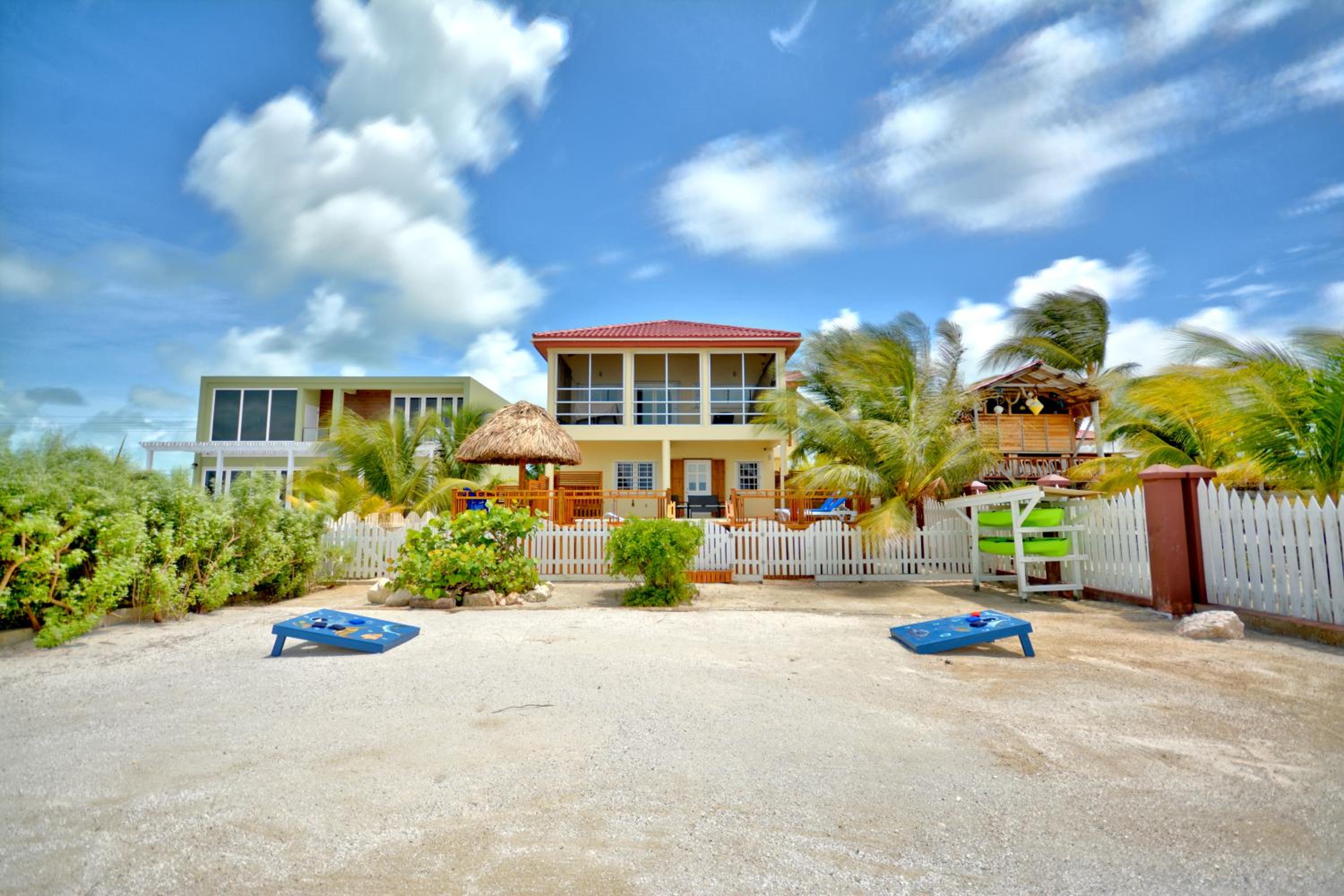 La Perla Azul Beach House with Pool