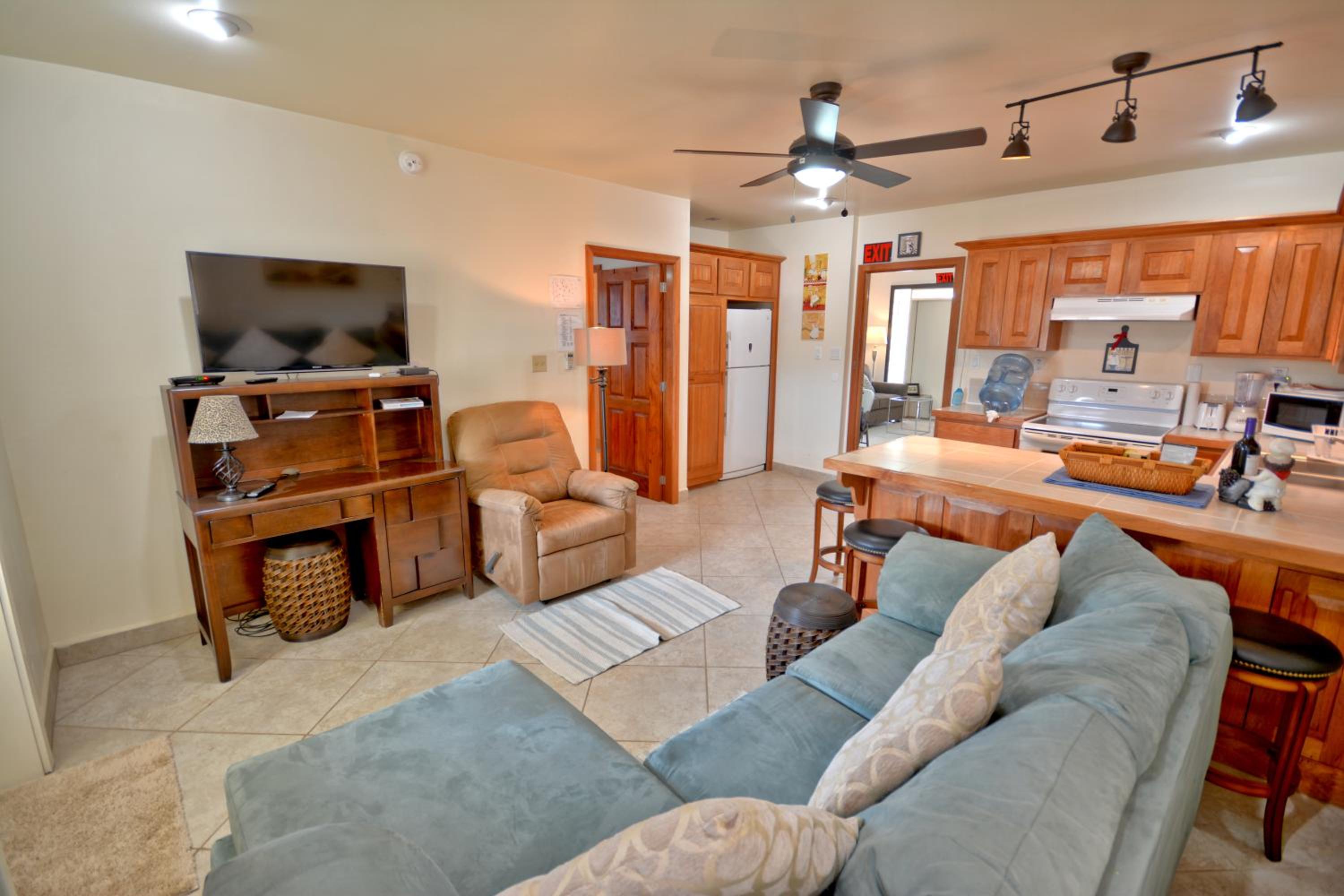 La Perla Azul Beach House with Pool