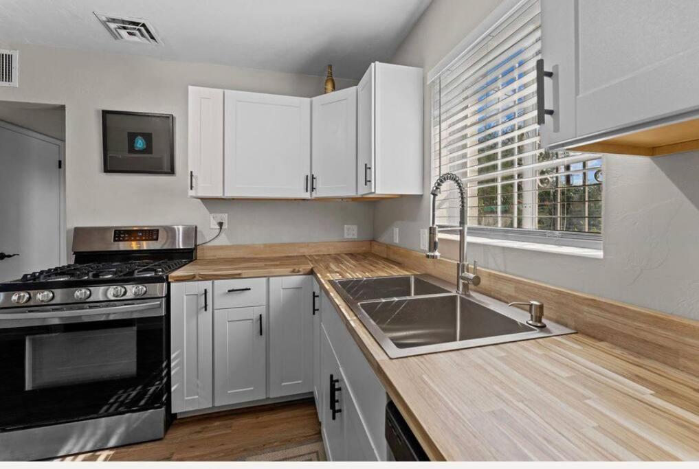 Spacious 3 Bedroom Home With 5 Beds view 3
