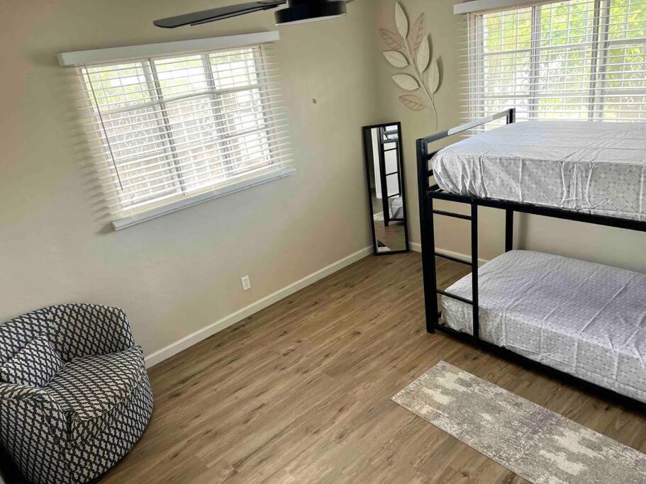 Spacious 3 Bedroom Home With 5 Beds view 4