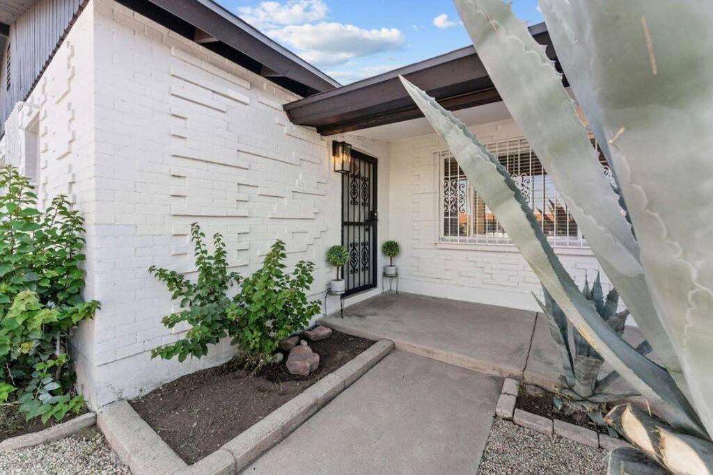 Spacious 3 Bedroom Home With 5 Beds view 5