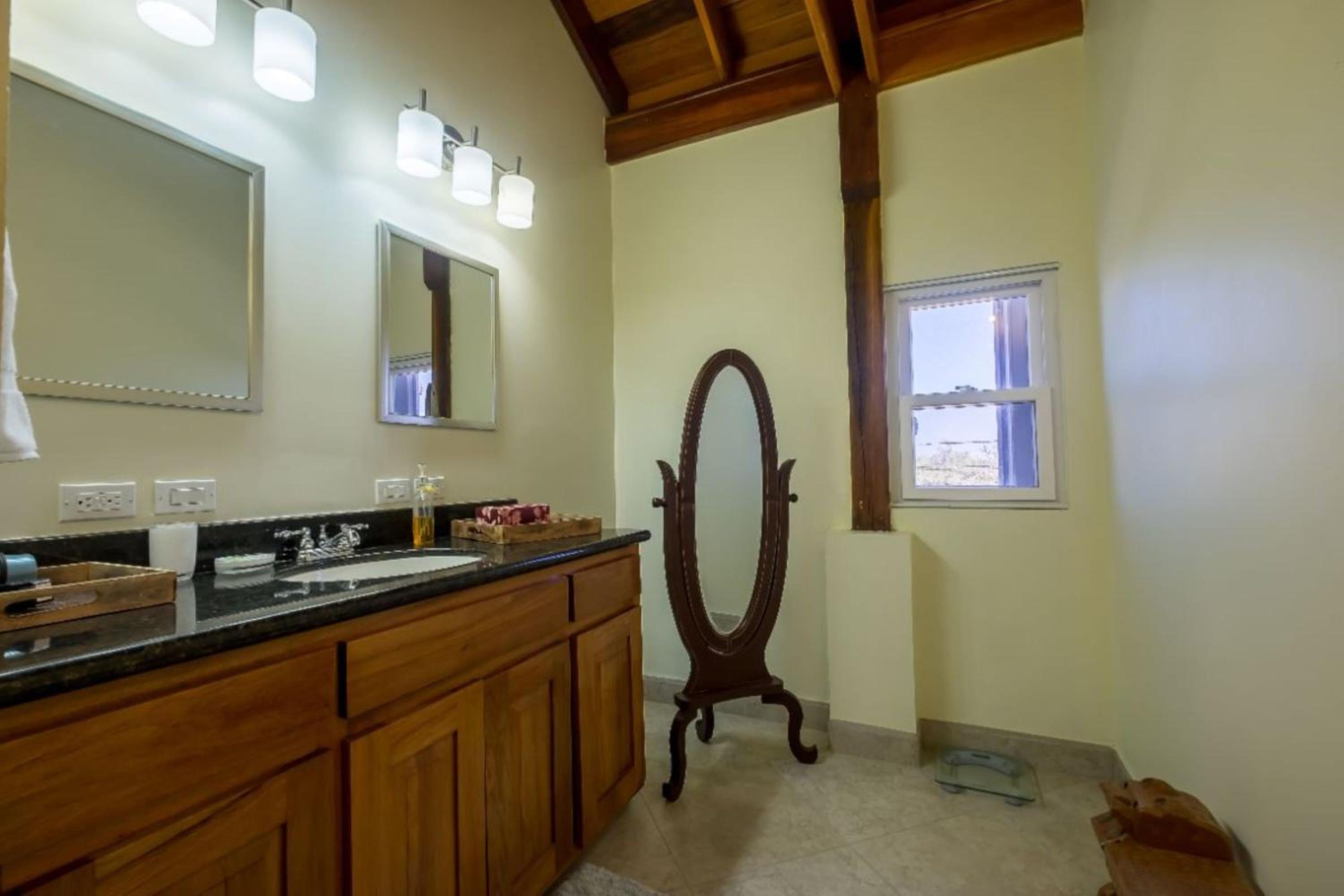 La Perla Azul Beach House with Pool