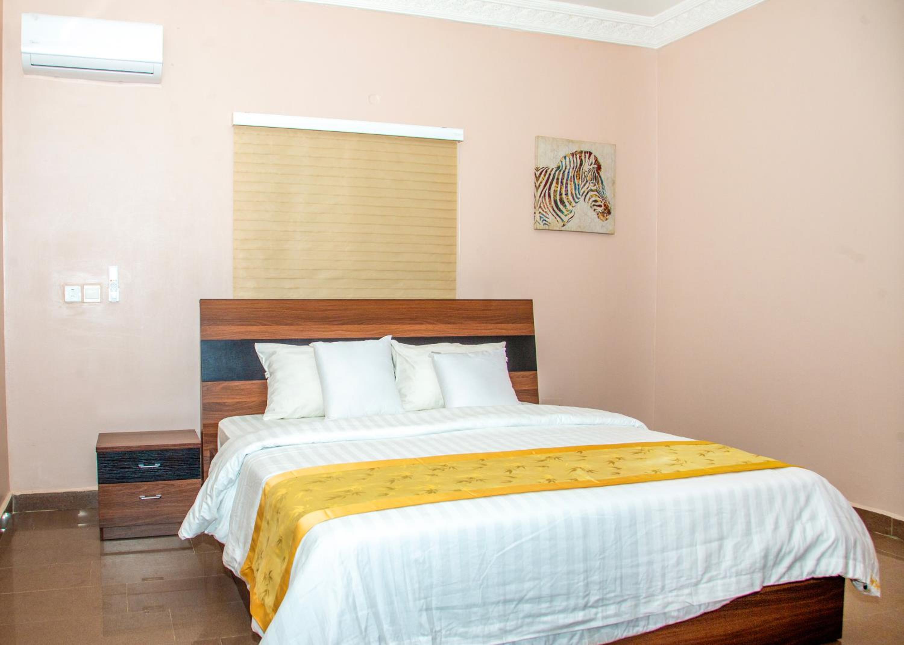 APARTMENT 437 BY BELMONT view 3