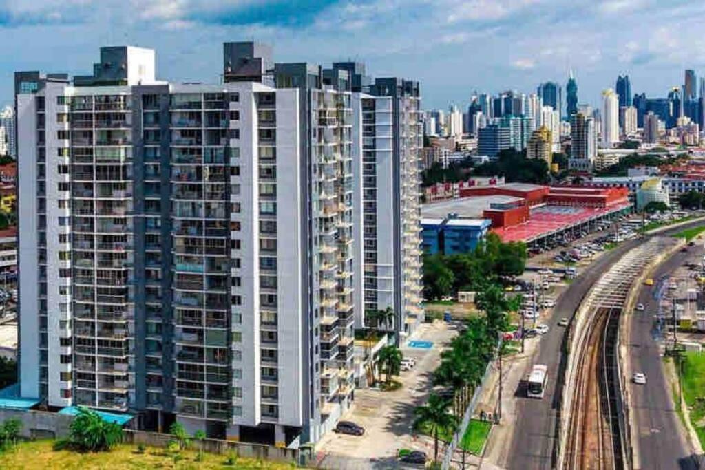 PH Cosmopolitan Towers Business Trip Flat with 2 Rooms fitting up to 6 people view 4