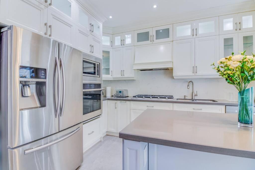 Luxury house, 25 minutes to Toronto Downtown