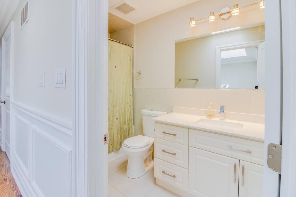 Luxury house, 25 minutes to Toronto Downtown
