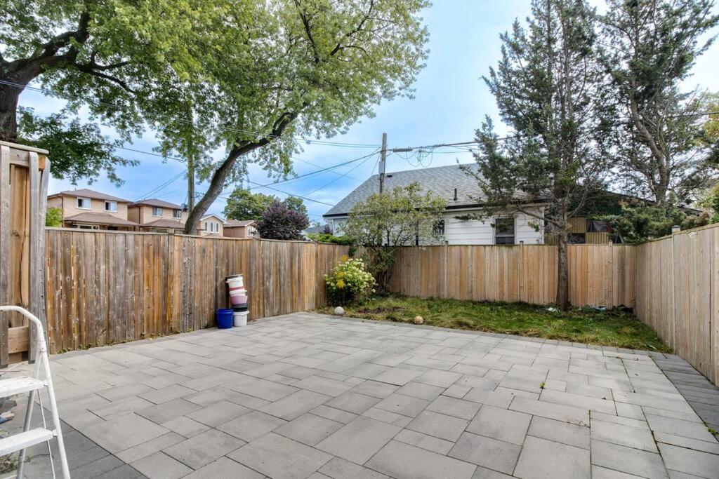 Luxury house, 25 minutes to Toronto Downtown