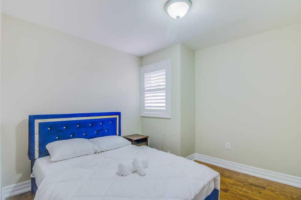 Luxury house, 25 minutes to Toronto Downtown