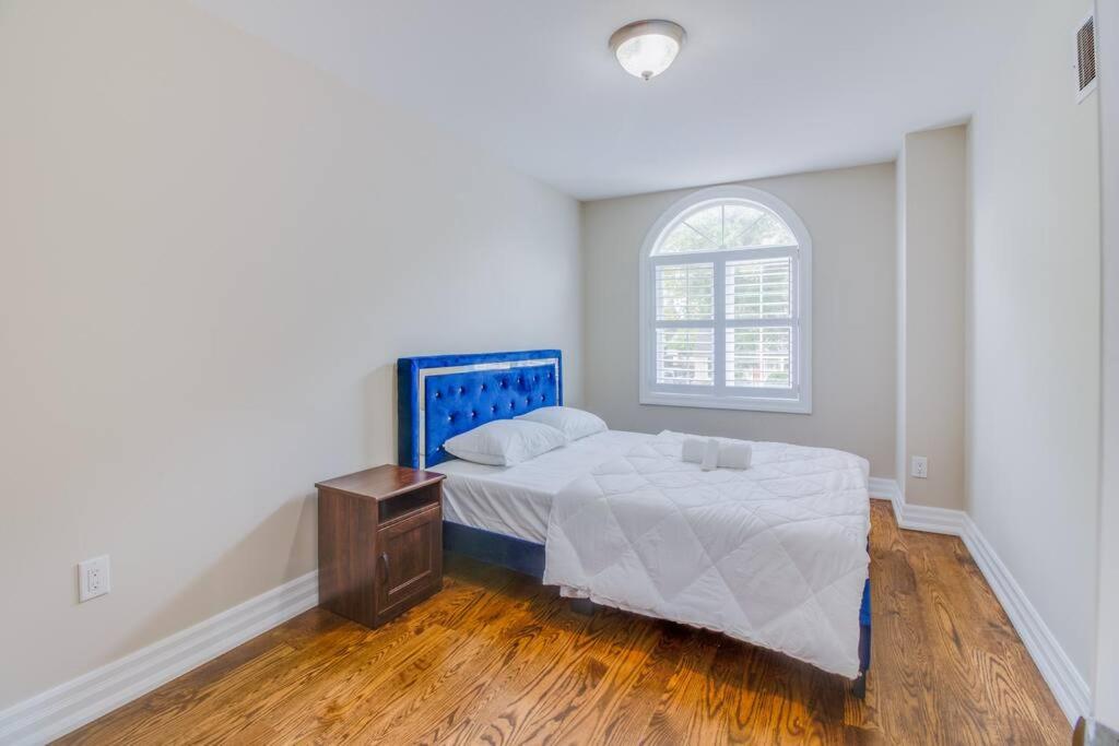 Luxury house, 25 minutes to Toronto Downtown