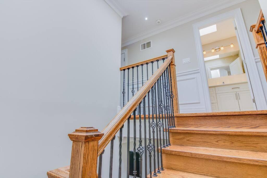 Luxury house, 25 minutes to Toronto Downtown