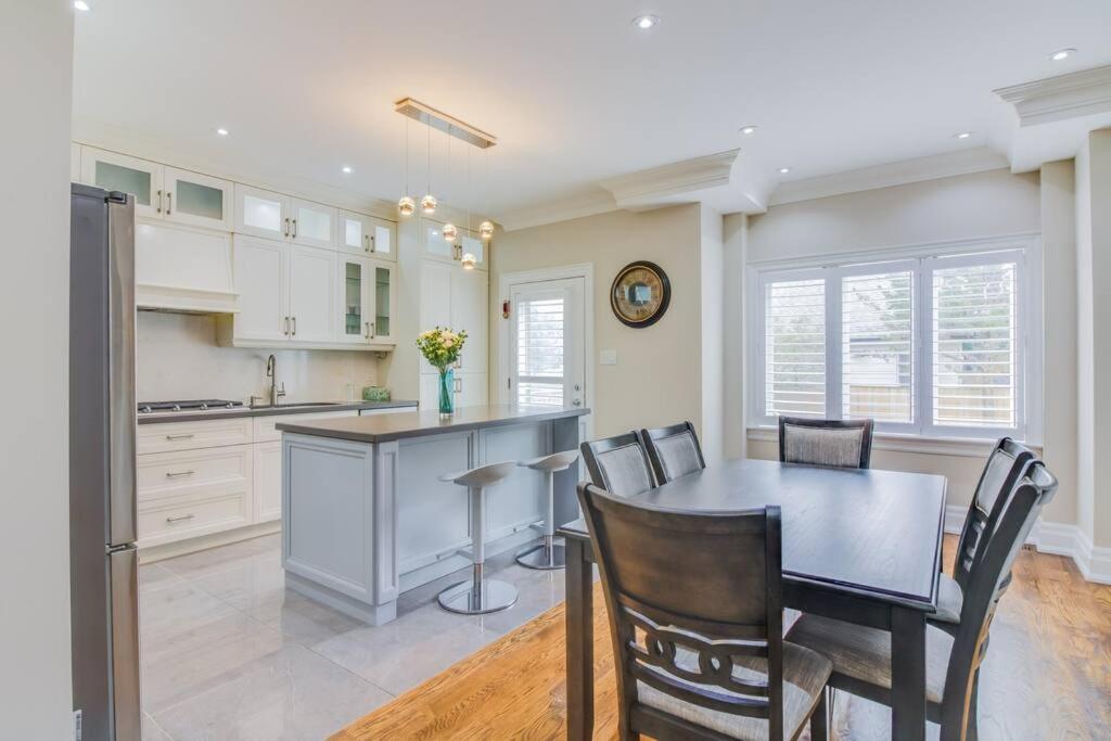 Luxury house, 25 minutes to Toronto Downtown