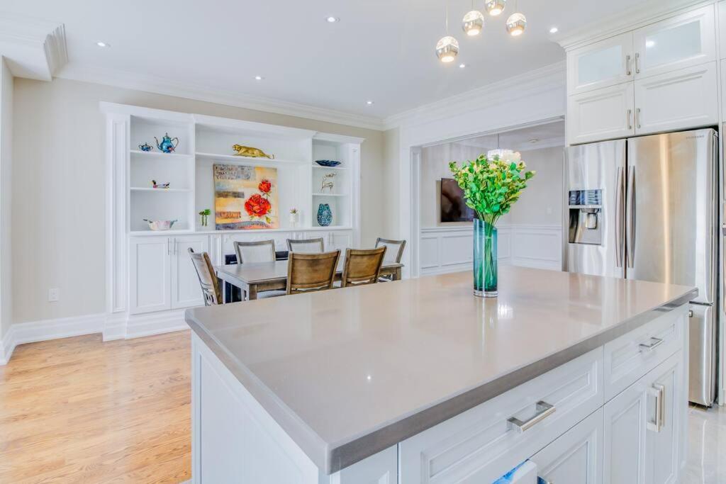 Luxury house, 25 minutes to Toronto Downtown