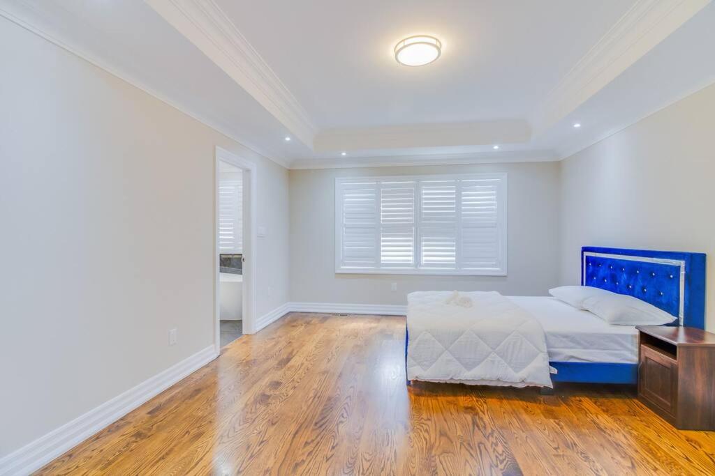 Luxury house, 25 minutes to Toronto Downtown