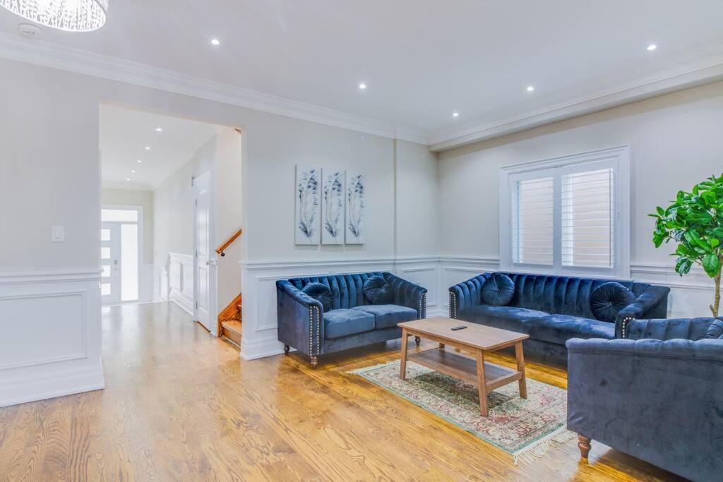 Luxury house, 25 minutes to Toronto Downtown