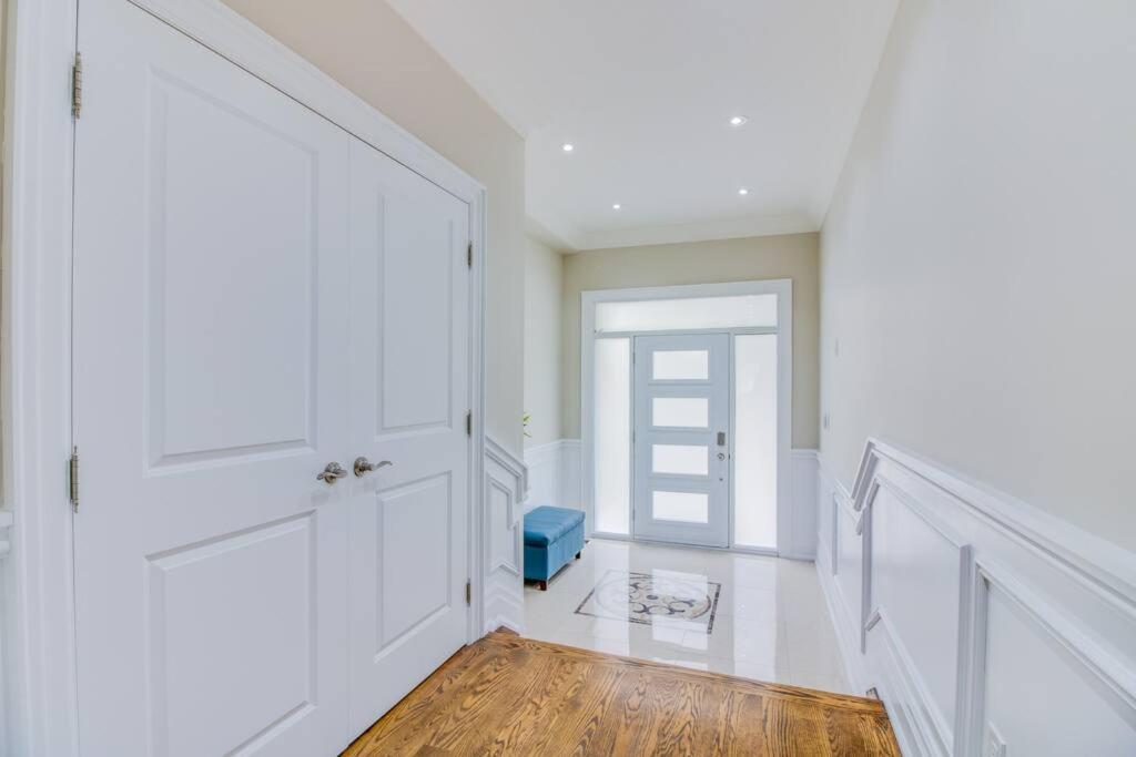 Luxury house, 25 minutes to Toronto Downtown