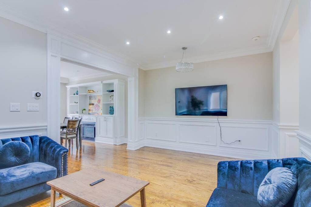 Luxury house, 25 minutes to Toronto Downtown