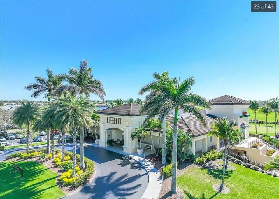 Serene Naples Retreat: Golf-Resort Pool-Tennis-Gym