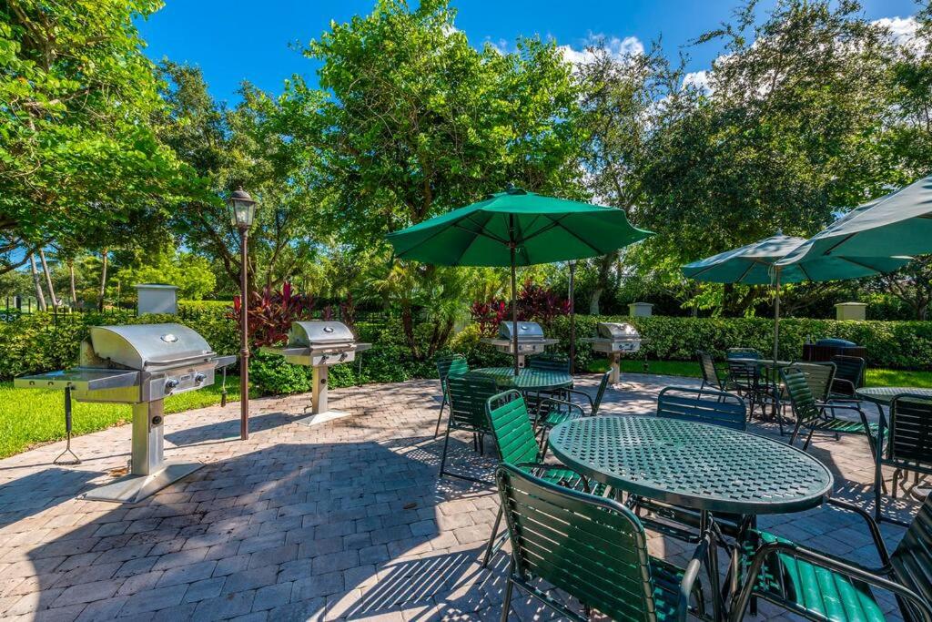 Serene Naples Retreat: Golf-Resort Pool-Tennis-Gym, photo 3