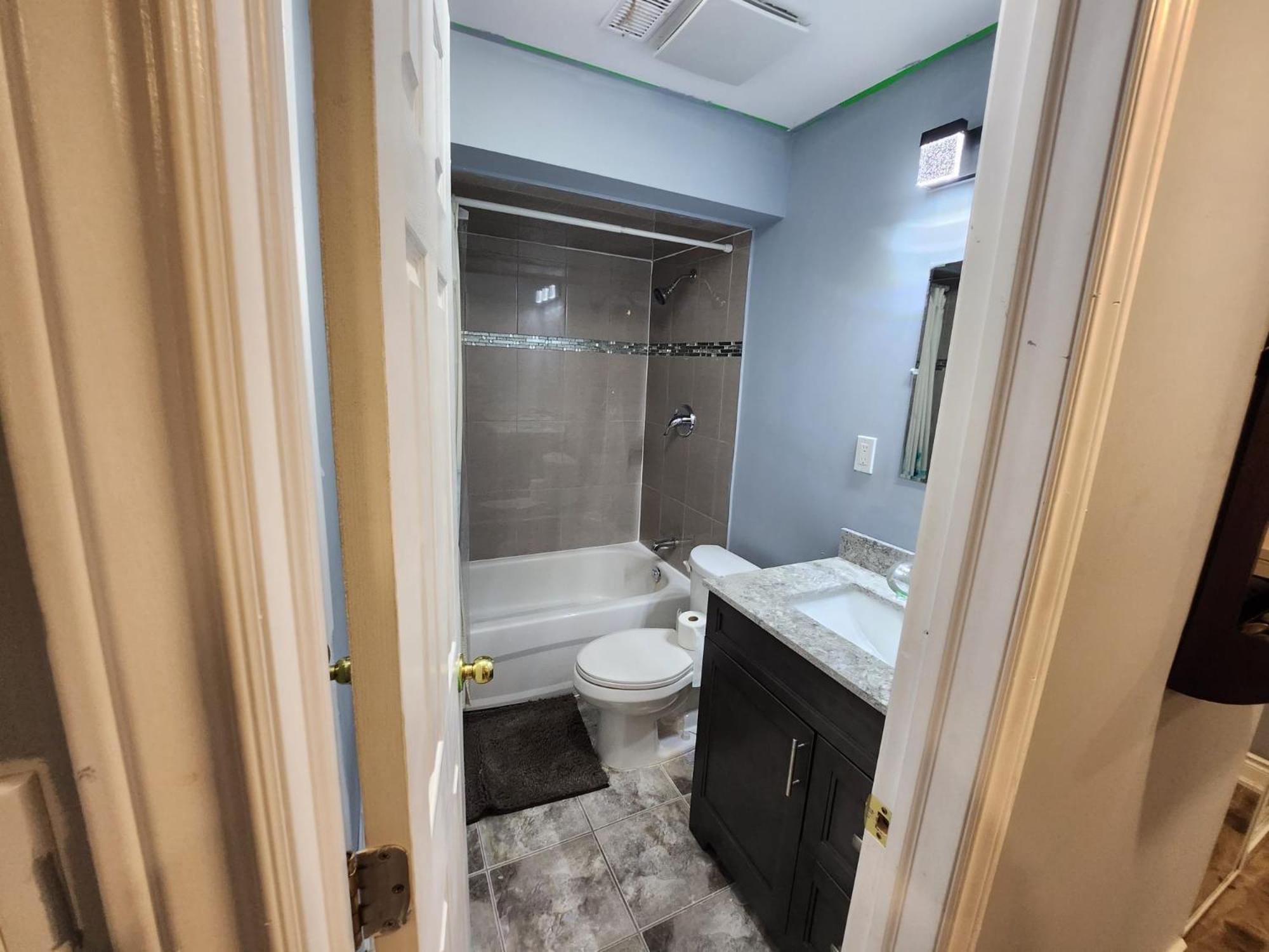 Adorable 2-Bedoom walkout basement Apartment