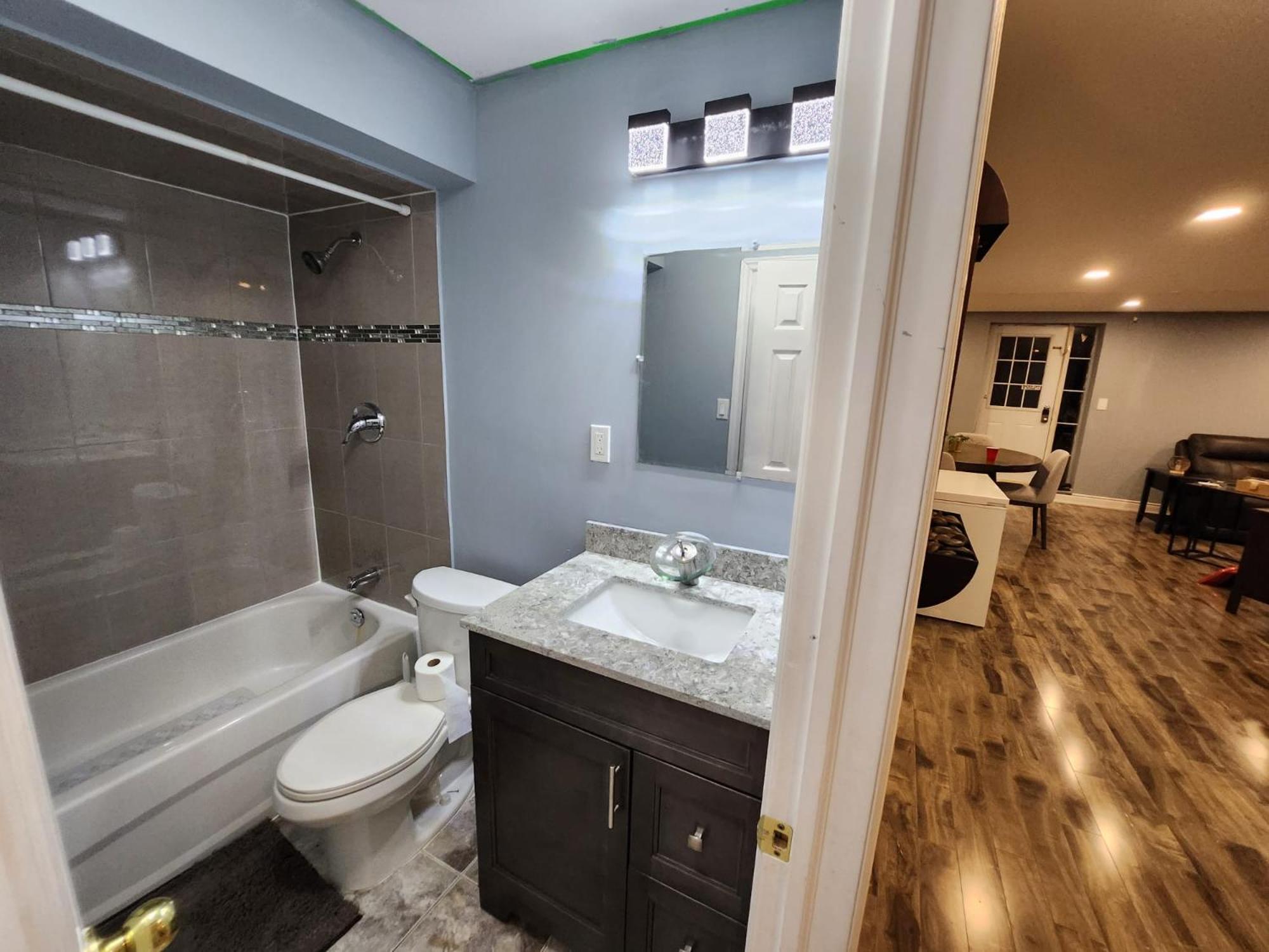 Adorable 2-Bedoom walkout basement Apartment