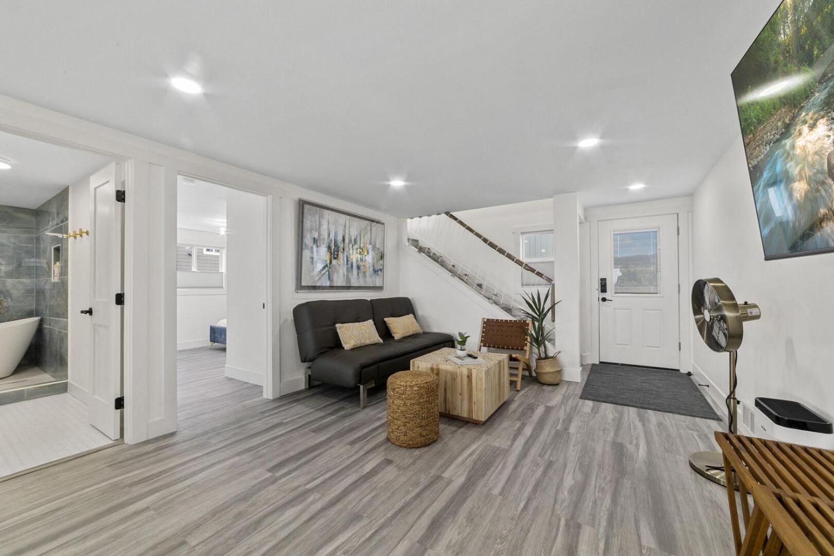 New DRIFTWOOD SHORES ROAD HOUSE CAMANO view 3