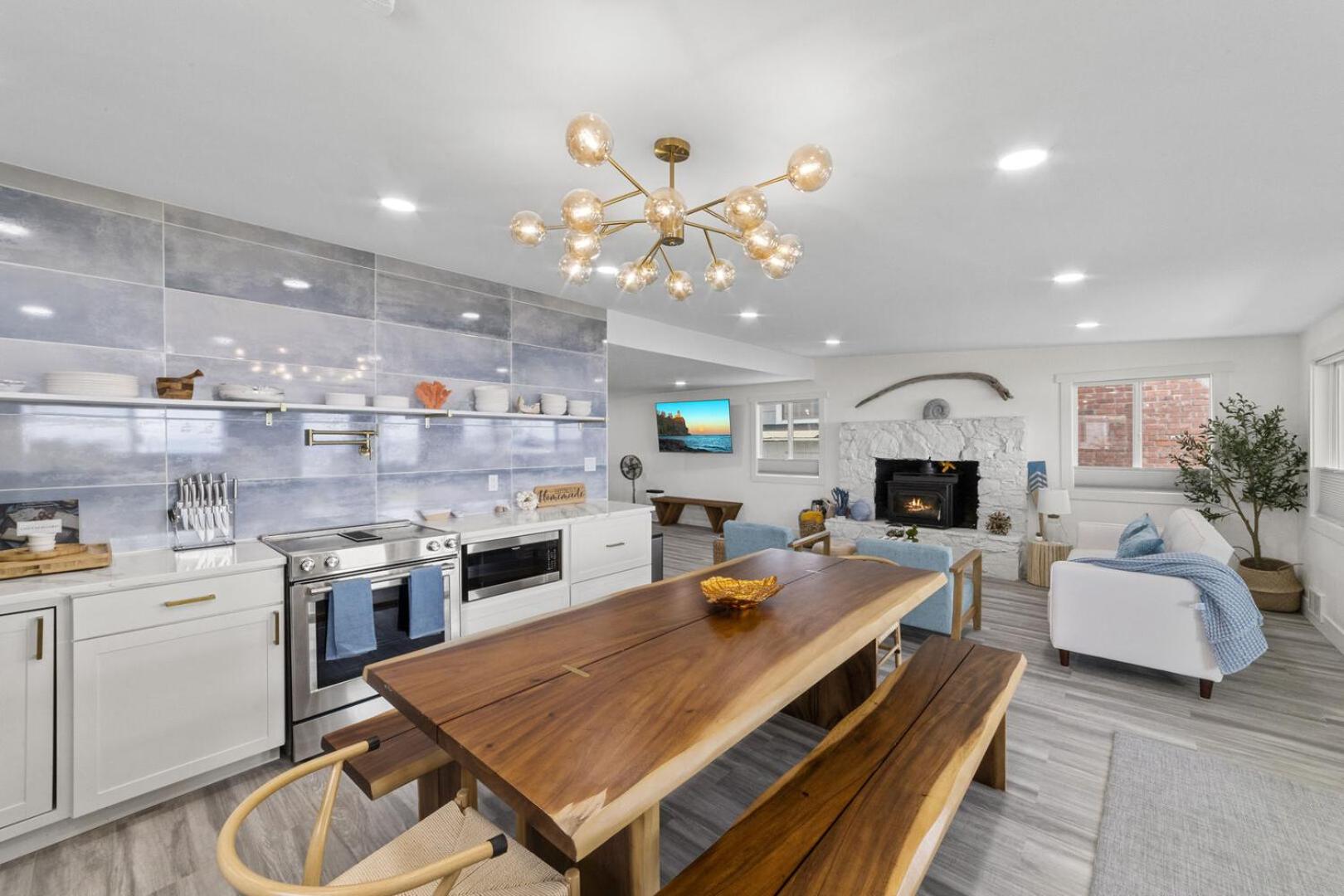 New DRIFTWOOD SHORES ROAD HOUSE CAMANO view 4