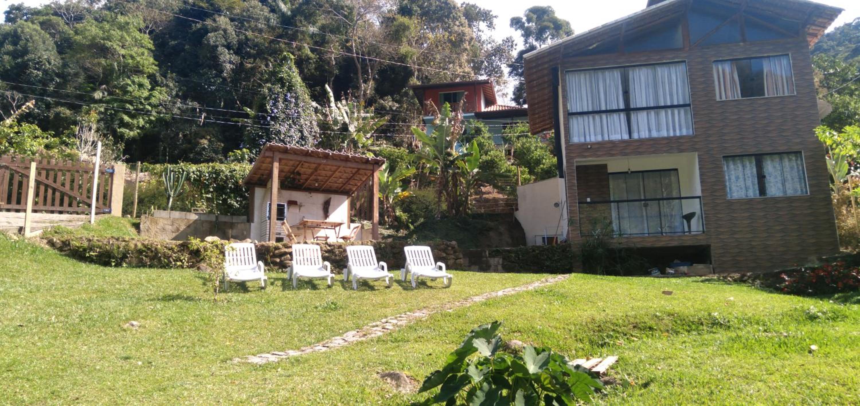 Casa de Campo em Lumiar com corrego ,lareira e churrasqueira