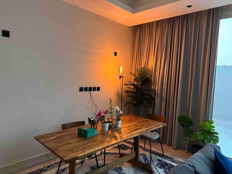 great luxary apt in almajdeah with roof