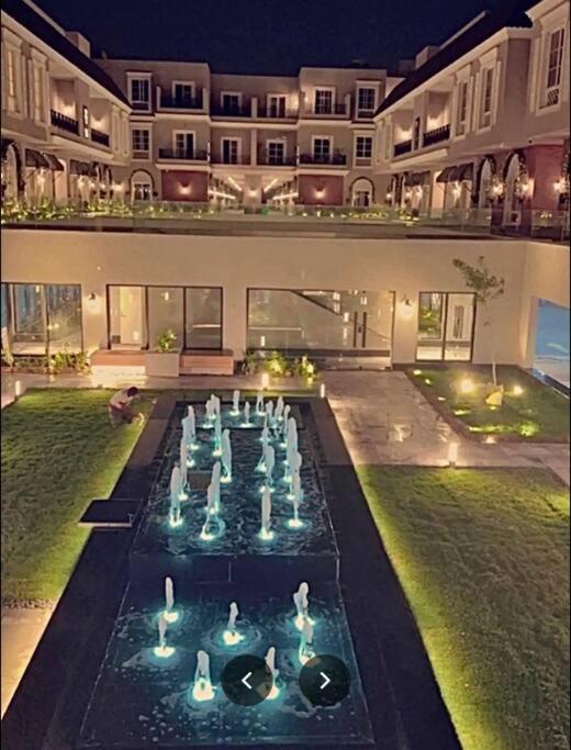 great luxary apt in almajdeah with roof
