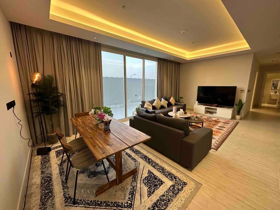 great luxary apt in almajdeah with roof