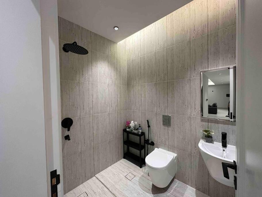 great luxary apt in almajdeah with roof