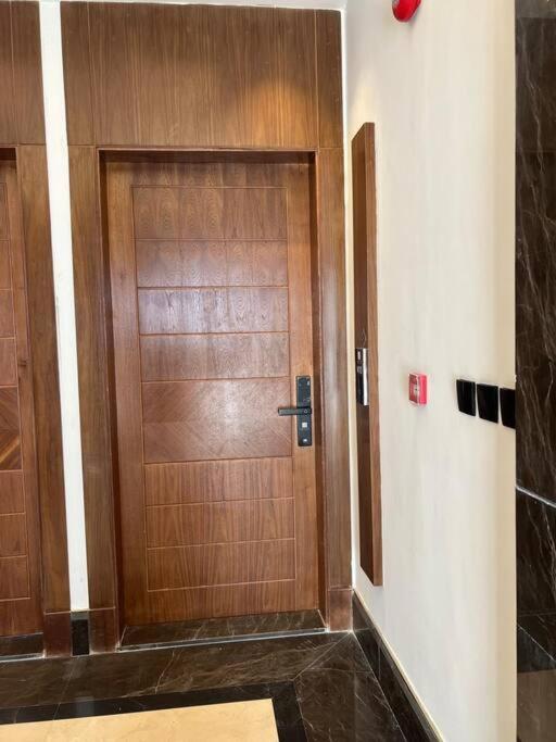 great luxary apt in almajdeah with roof