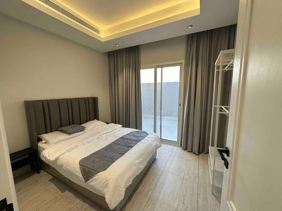great luxary apt in almajdeah with roof