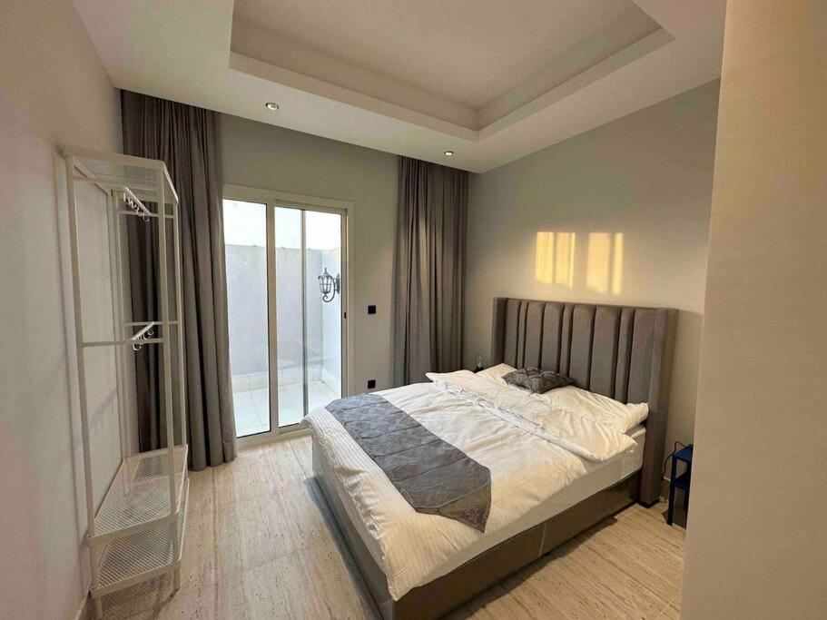 great luxary apt in almajdeah with roof