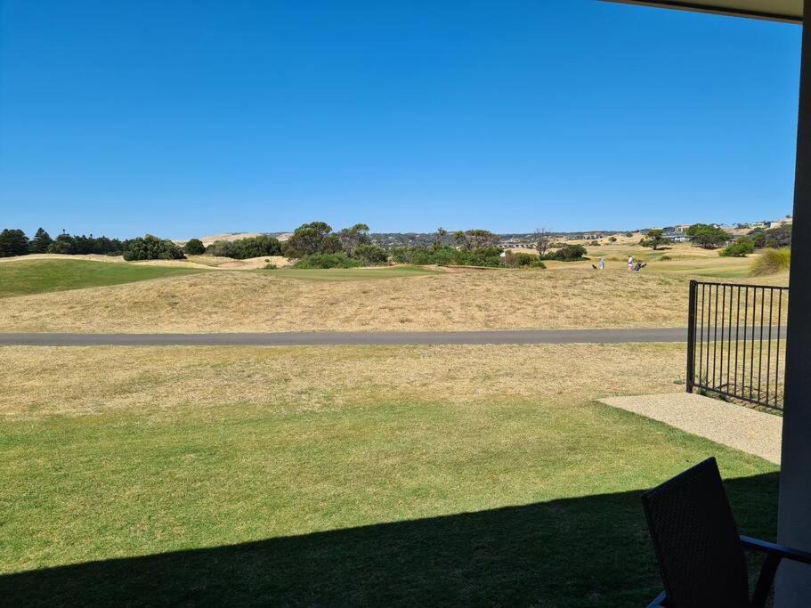 Coastal Palms - relax by the golf course
