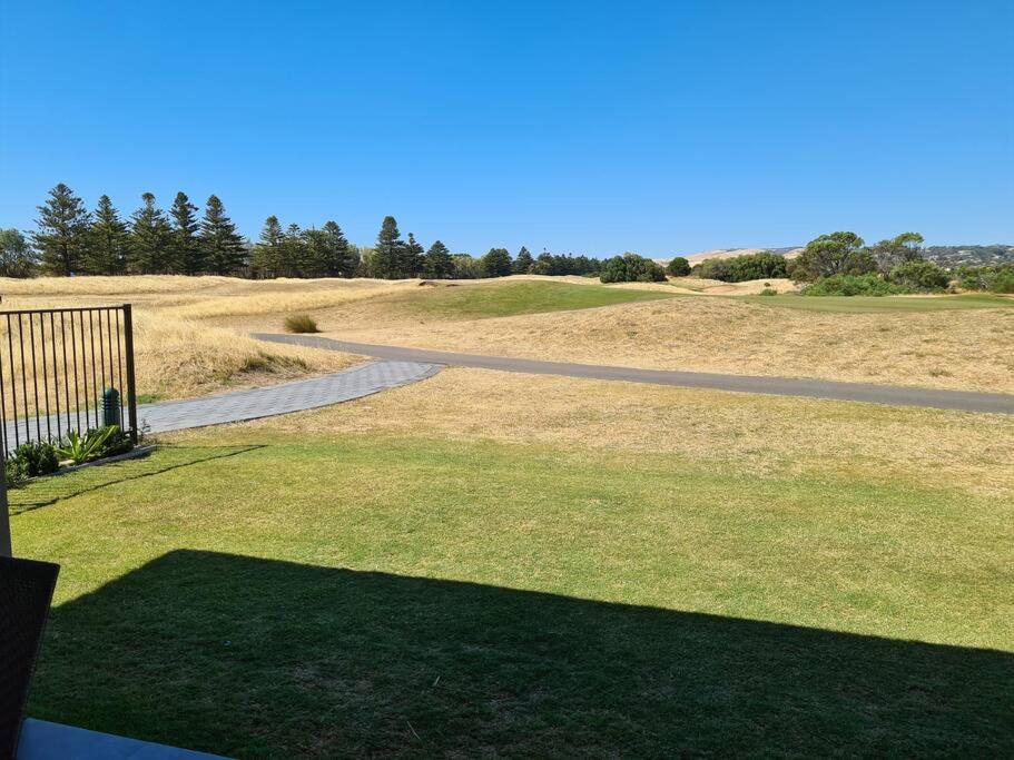 Coastal Palms - relax by the golf course