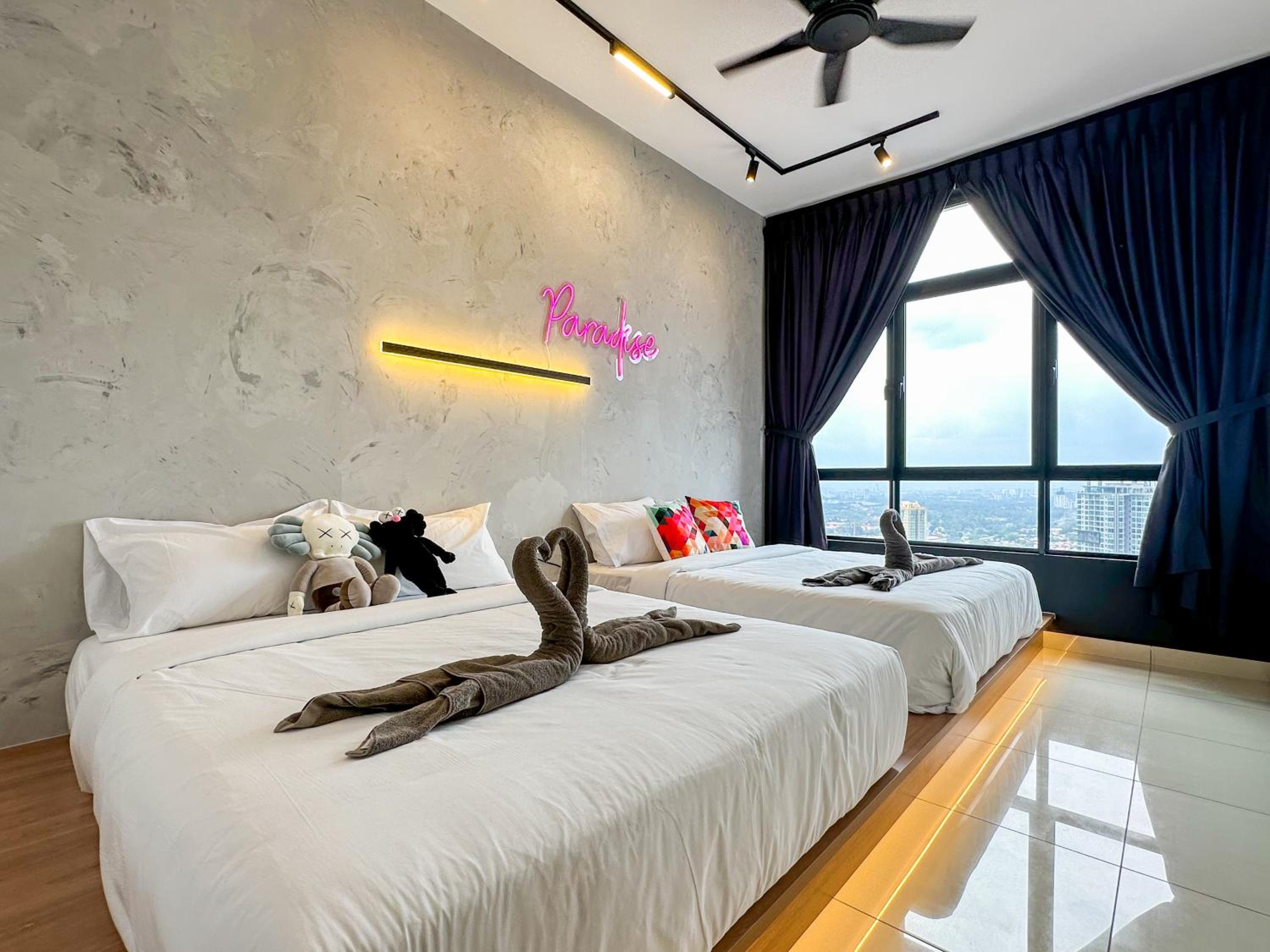 Twin Tower Residence by Nest Home【5 mins walk to CIQ】