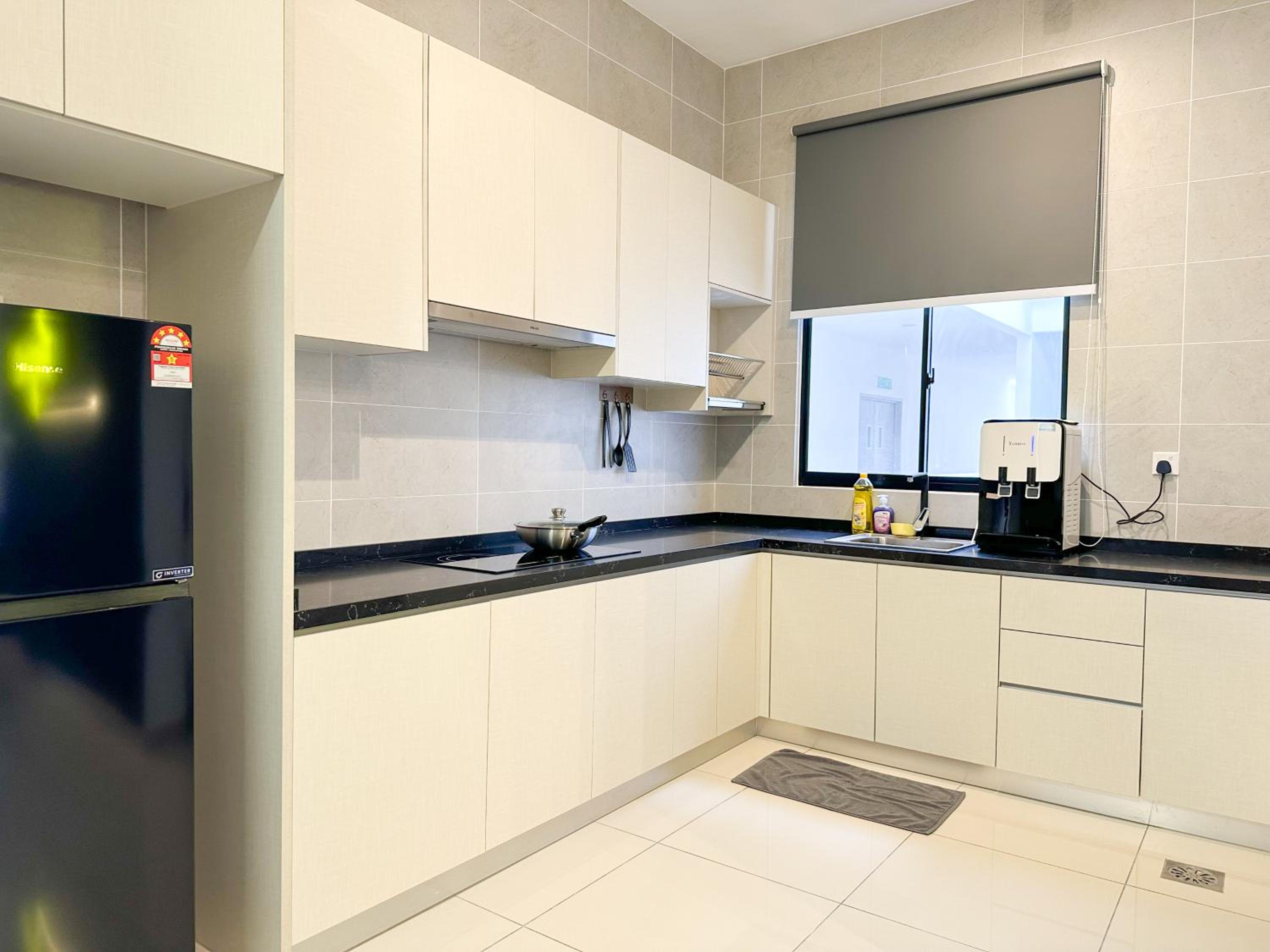 Twin Tower Residence by Nest Home【5 mins walk to CIQ】