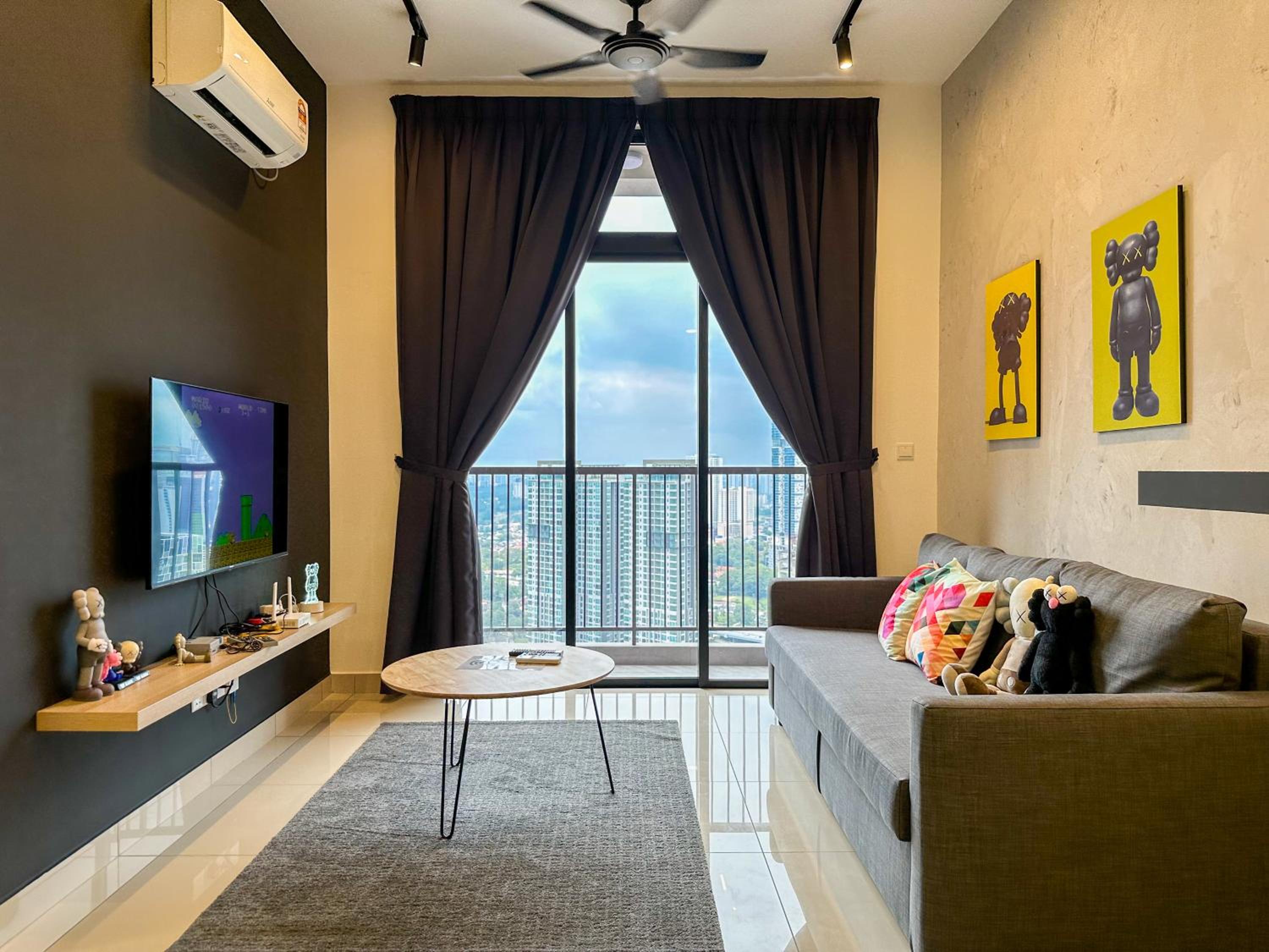 Twin Tower Residence by Nest Home【5 mins walk to CIQ】