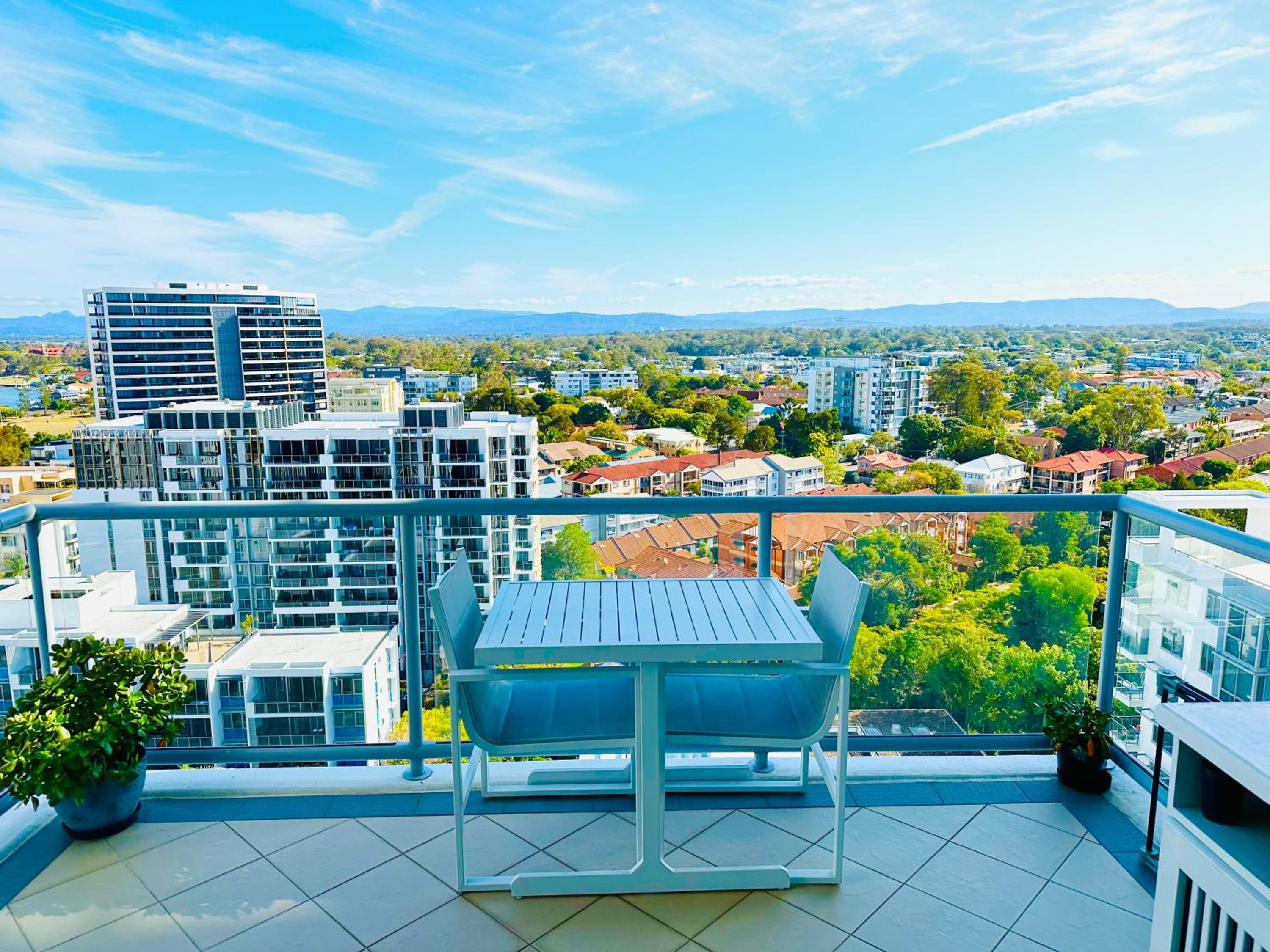 Modern Gold Coast Apartment with great Amenities