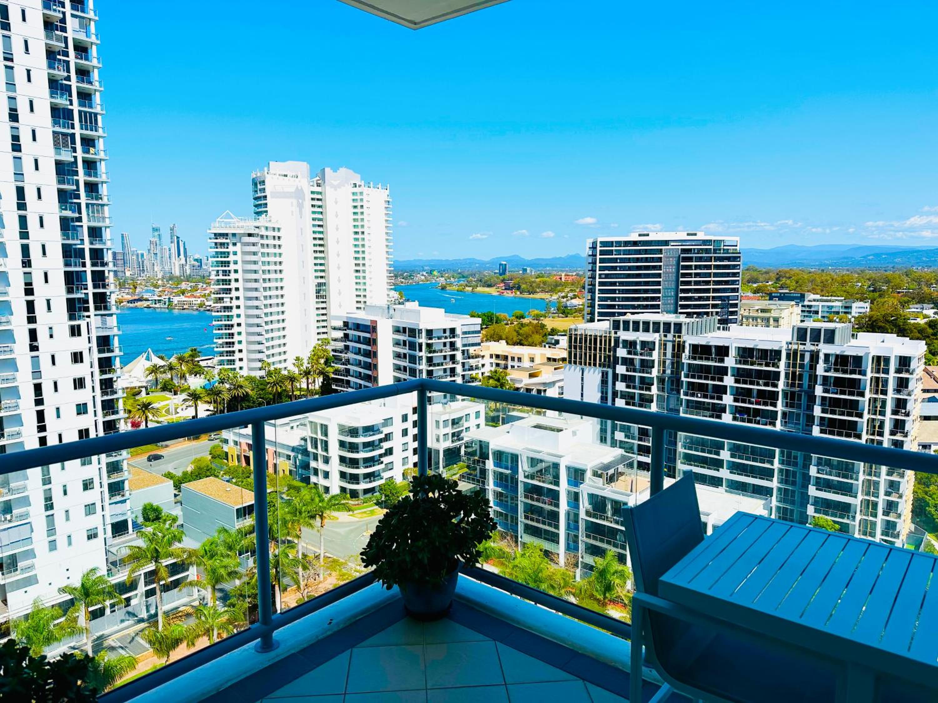 Modern Gold Coast Apartment with great Amenities