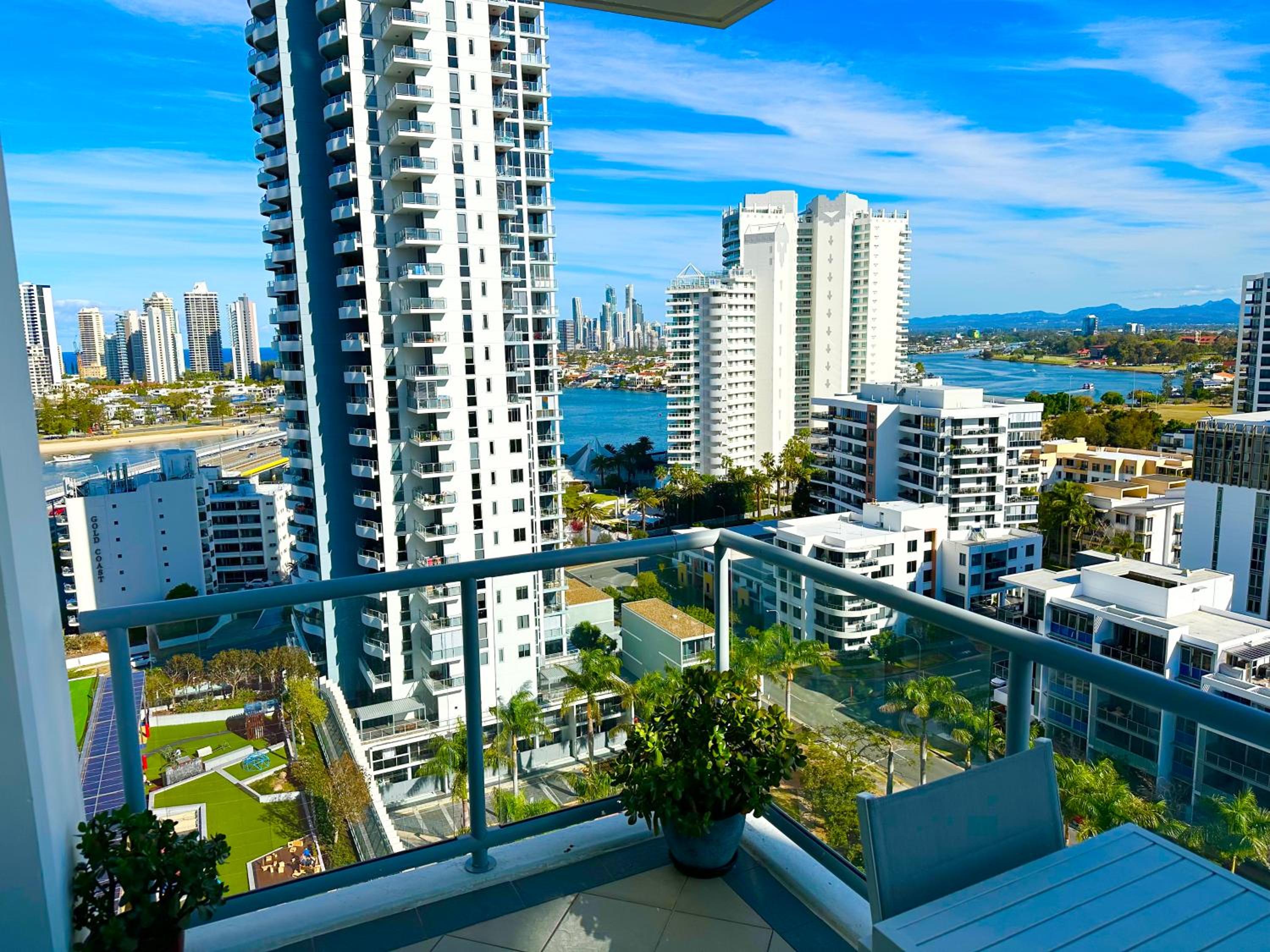 Modern Gold Coast Apartment with great Amenities
