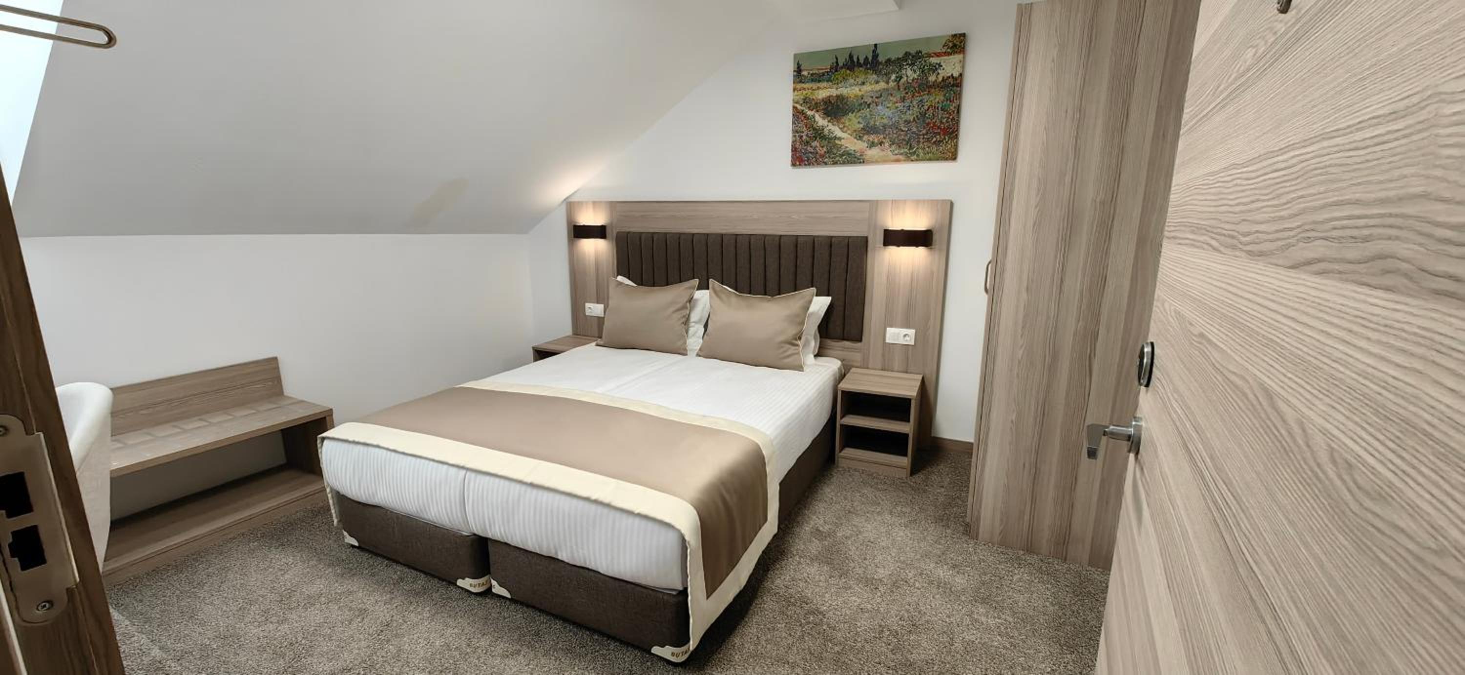 Evelin Deluxe House